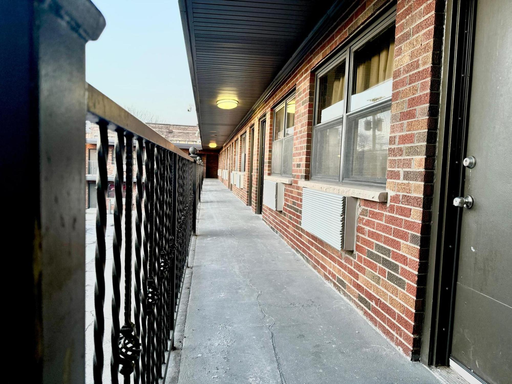 Admiral Motel By Oyo Chicago I-94 Εξωτερικό φωτογραφία