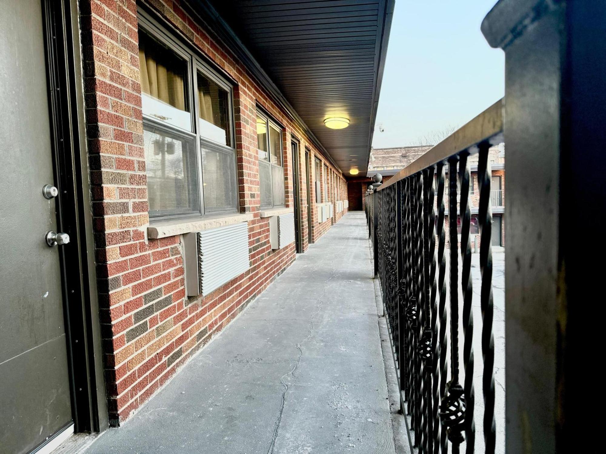 Admiral Motel By Oyo Chicago I-94 Εξωτερικό φωτογραφία